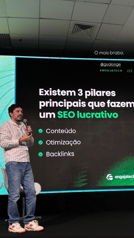 Gustavo Alonge palestrando sobre SEO